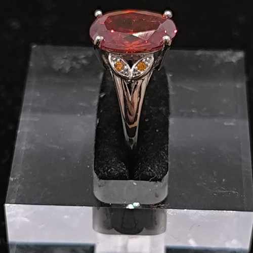 Ring with Large Red Crystal new, elegant fashion jewelry