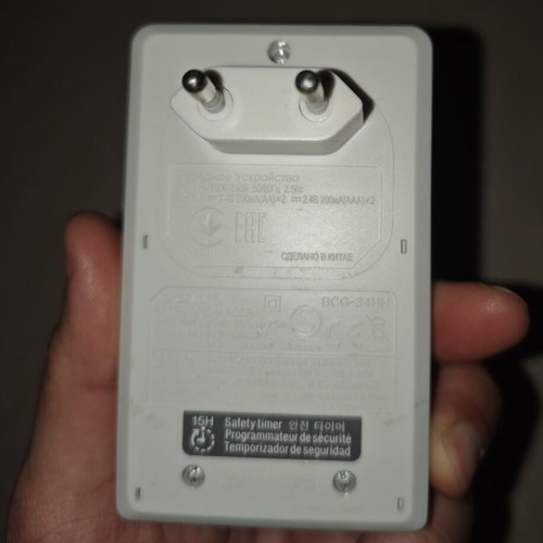 Sony battery charger for AA or AAA batteries used