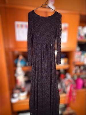 Lynne dress black, like new, lace, size S