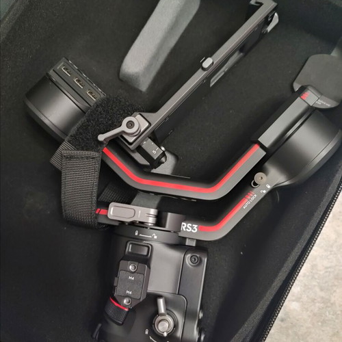 DJI RS 3 Combo Gimbal Stabilizer like new with case