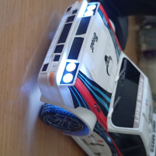 R/C car with 4 wheel drive and extra tires