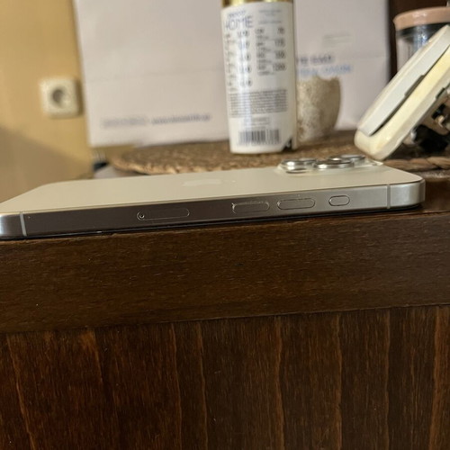 iPhone 15 Pro 128GB White Titanium used, battery 88%