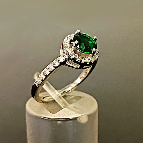 Silver rosetta ring new, adjustable with green zircon