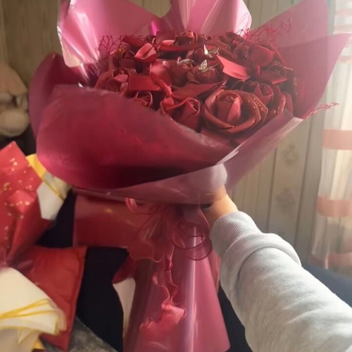 Bouquet of artificial roses new