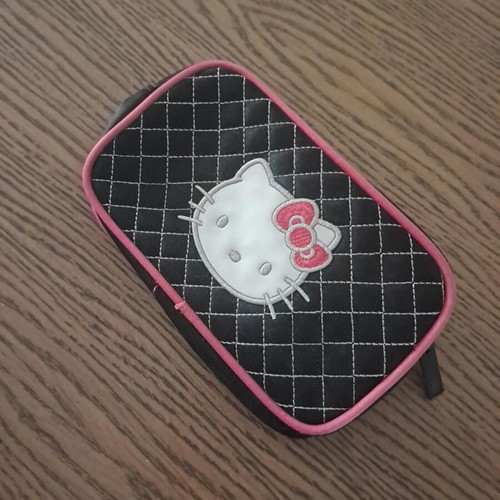 Hello Kitty pouch with pink details and checkered pattern