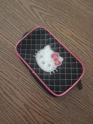Hello Kitty pouch with pink details and checkered pattern