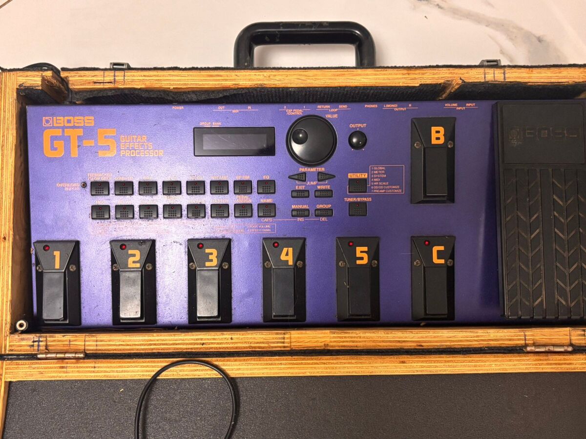 BOSS GT-5 Guitar Effects Processor like… - € 70,00 - Vendora.cy