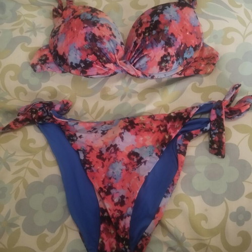 Calzedonia bikini used, size 80B, colorful