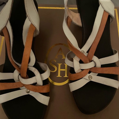 Leather sandals used no.37 white and orange