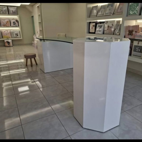 Luxury Shop Counter 3m with White Lacquer and 20mm Safety Glass, Like New
