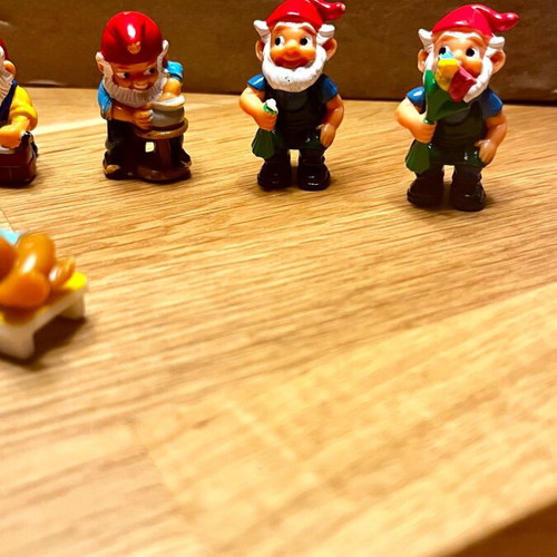 Kinder Surprise 1994 Seven Dwarfs like new