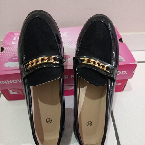 Women's loafers size 40 black like new