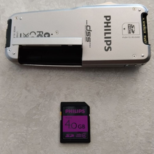 Philips LFH 9620 voice recorder with 4GB memory card and two cases