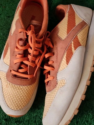 Reebok Sneakers Νέα, Μπεζ, Με Καστόρι Λεπτομέρειες, Μέγεθος 40