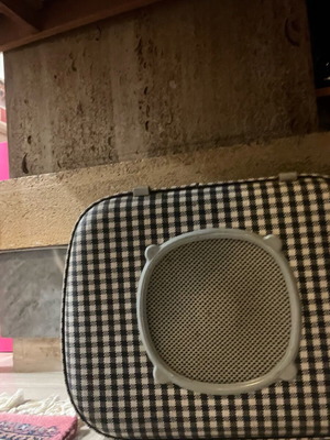 Vintage φορητό πικάπ βαλιτσάκι μεταχειρισμένο με ενσωματωμένο ηχείο