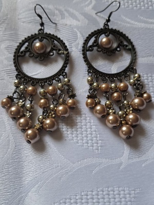Earrings with beige gold pearls like new