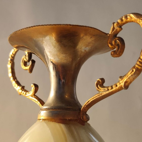 Vase of natural onyx with bronze handles, 25cm, elegant collectible