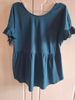 Regalinas Teal Blouse One Size New with V Back and Ruffles