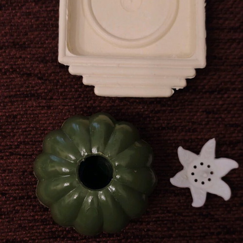 Vintage decorative spice containers