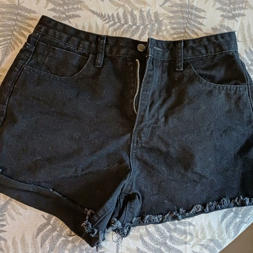 Black Shein women's short shorts like new, size L