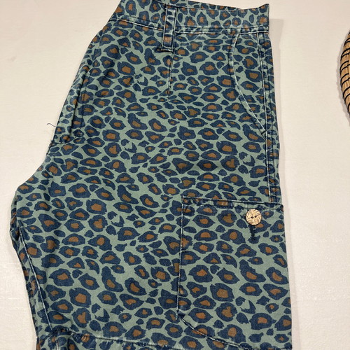 Humor shorts used, size 32