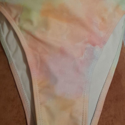 High-waisted bikini swimsuit like new, size M, multicolor