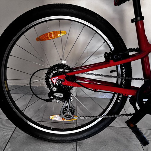 Specialised Jet 24 BMX bike like new, red, 24 inch wheels, V-Brakes