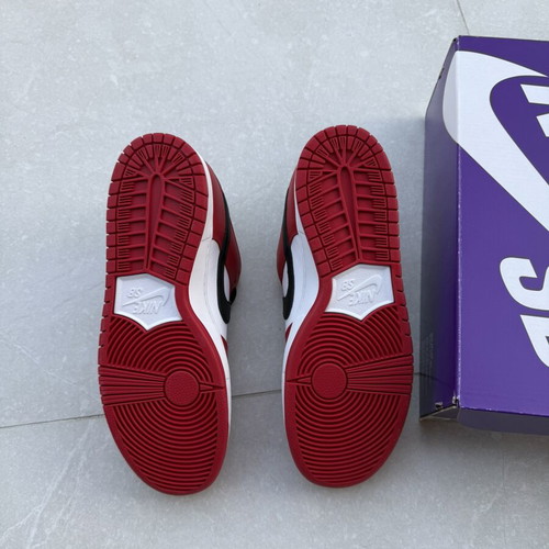 Nike SB Dunk Low Chicago sneakers brand new, size 45, red