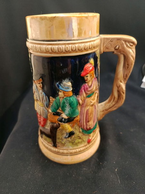 Κεραμικό stein μπύρας με ανάγλυφες παραστάσεις Oktoberfest, 17 εκ.