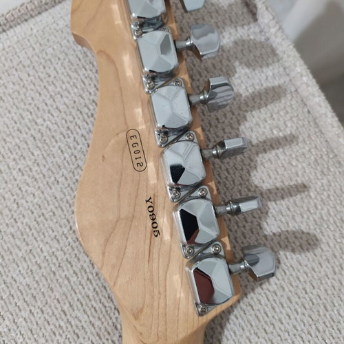 Yamaha EG012 electric guitar, alder body, rosewood fretboard