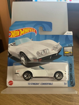 Hot Wheels ‘72 Stingray Convertible new