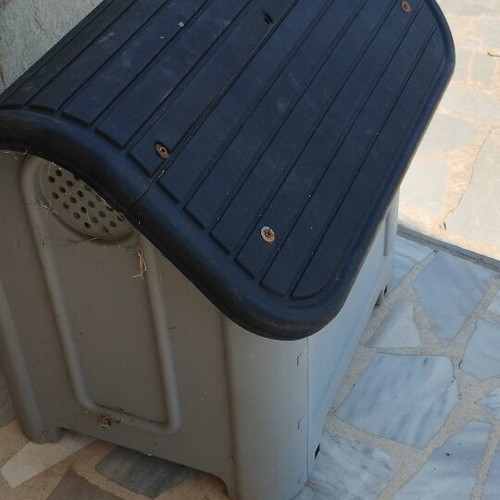 Dog house plastic used, small to medium size