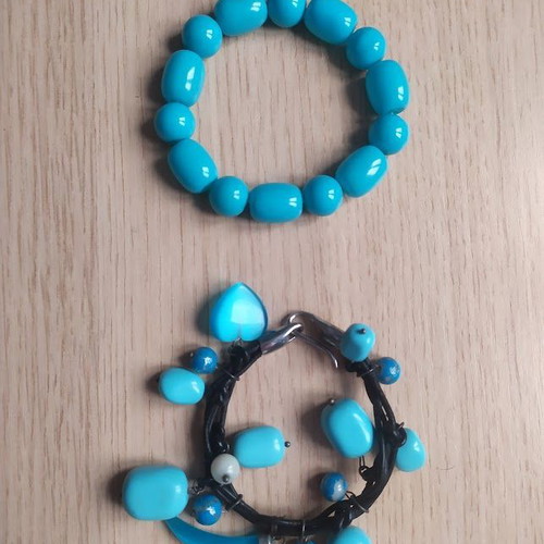 Set of 2 turquoise summer bracelets like new