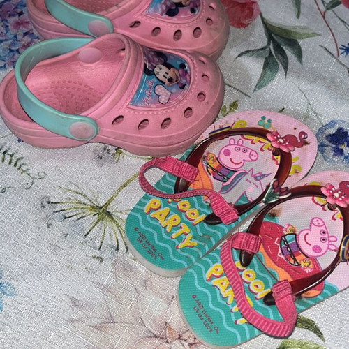 Summer beach shoes set Minnie & Peppa Pig size 20/21 like new