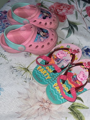 Σετ καλοκαιρινά παπούτσια θαλάσσης Minnie & Peppa Pig νούμερο 20/21 σαν καινούργιο