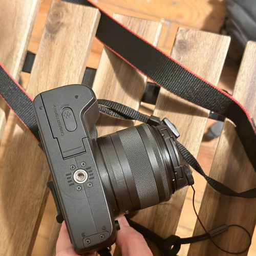 Canon EOS M50 mirrorless like new with EF-M 15-45mm IS STM lens