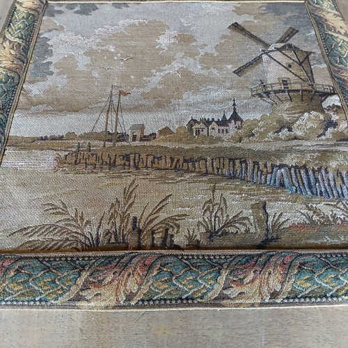 Antique square wall tapestry used with gift antique lamps