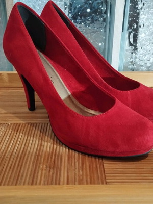 Ανατομικές γόβες Tamaris κόκκινες σουέτ νούμερο 40, ολοκαίνουριες