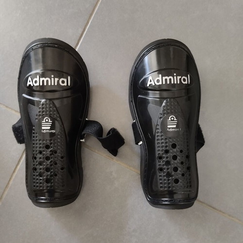 Football shin guards for kids like new, size small