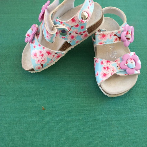 Lelli Kelly sandals used for girl, size 20