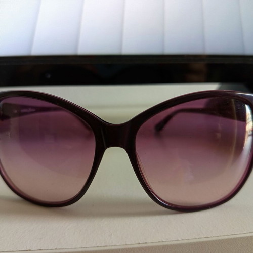 Guess women's purple sunglasses like new with gradient lens