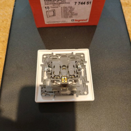 Legrand Single Flush-Mounted Power Socket White New