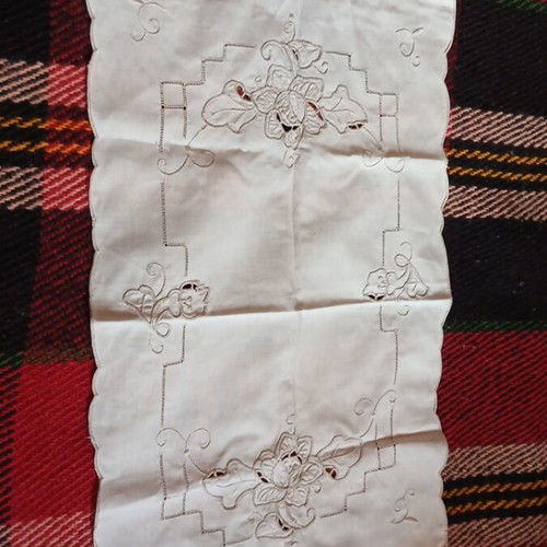 Handkerchief used, dimensions 48x32
