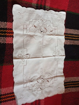 Handkerchief used, dimensions 48x32