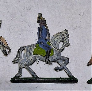 Πακετακι με 3 μολυβενια στρατιωτακια ( Ιπποτες )