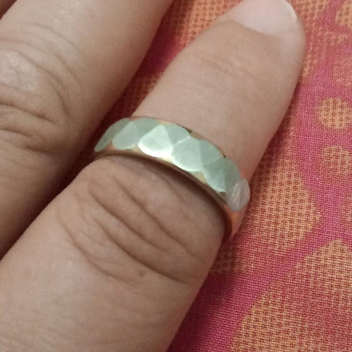 Polyhedral ring gold matte