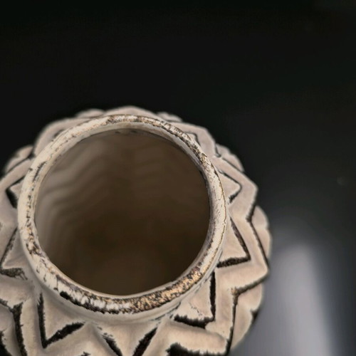 Decorative vase with lid like new with bronze handle
