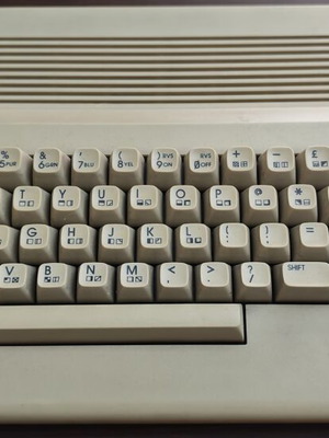 Commodore C64c σαν καινούργιο με κασετόφωνο, joystick και αξεσουάρ