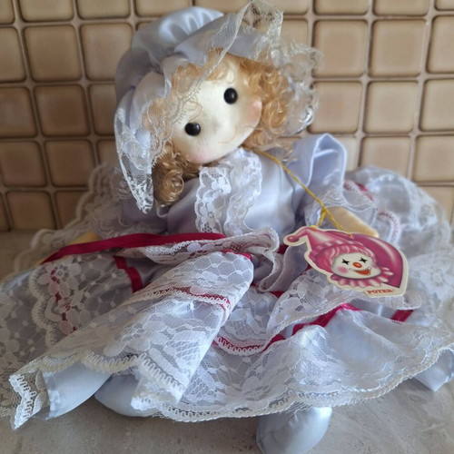 Collectible doll with music and movement from 1980s, new