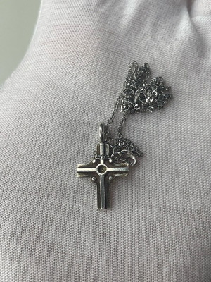 925 Silver Cross Pendant Necklace like new, minimal elegant design